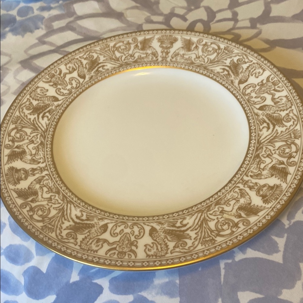 - Wedgwood Elegant Gold Florentime salad plate